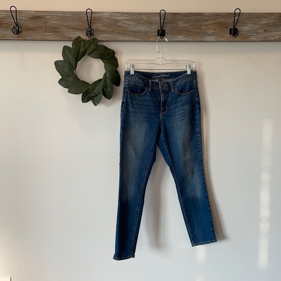 Universal Thread Denim - Universal Thread Mid Rise skinny Jean size 8/29 s